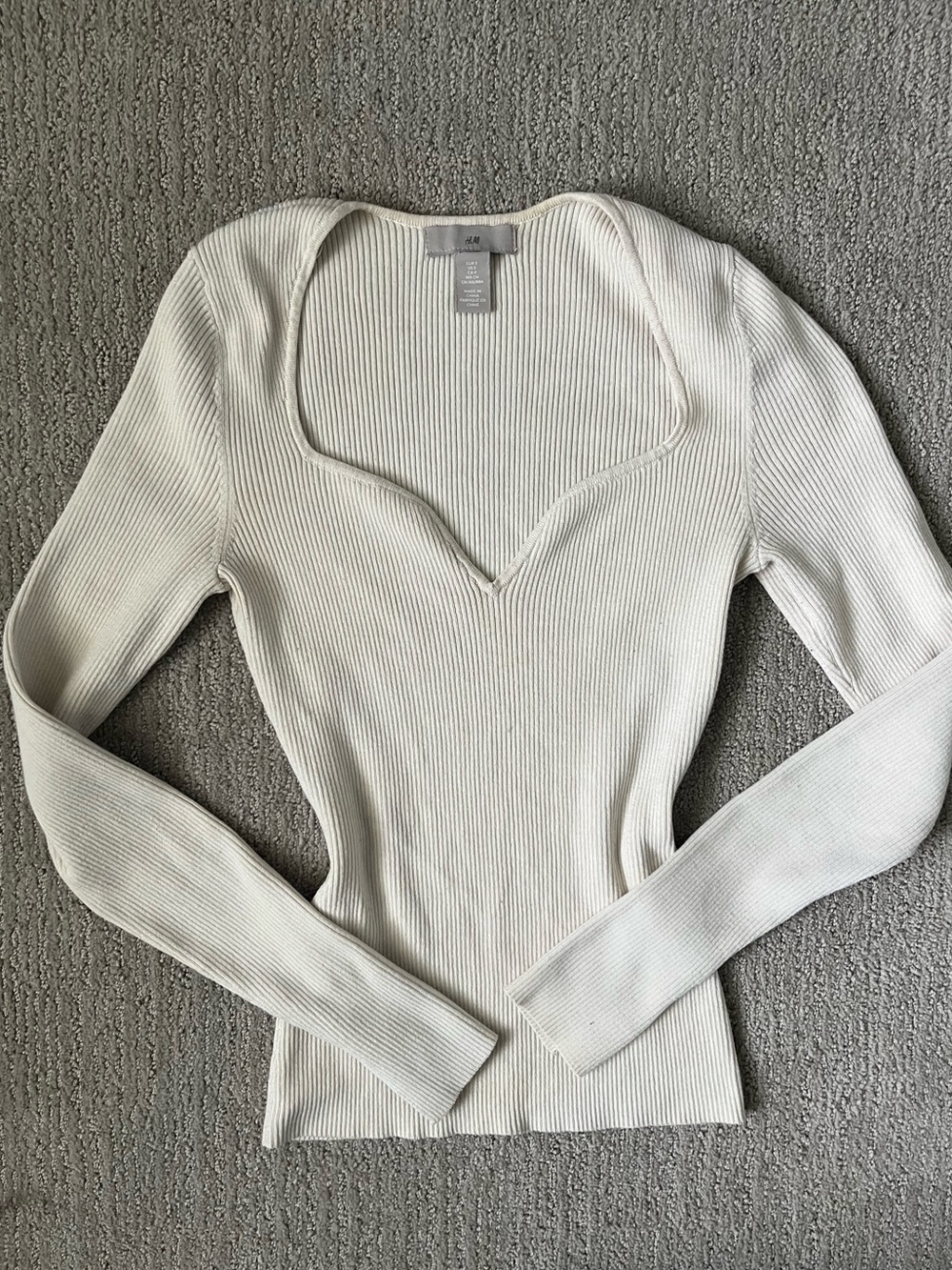 Adorable H&M white ribbed fitted long sleeve sweater